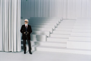 Karl Lagerfeld bei der Paris Fashion Show – Fotografie von J.F. Lindemann