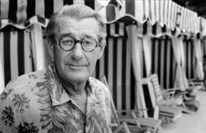 Portrait von Helmut Newton am Strand von Monaco mit Leica M6 und Ilford HP5